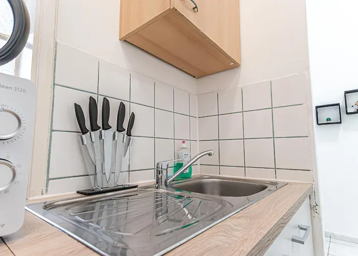 Bright 1br 10 Min From Heart Of Apartmán *